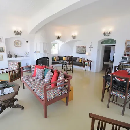 Rallou House Hydra